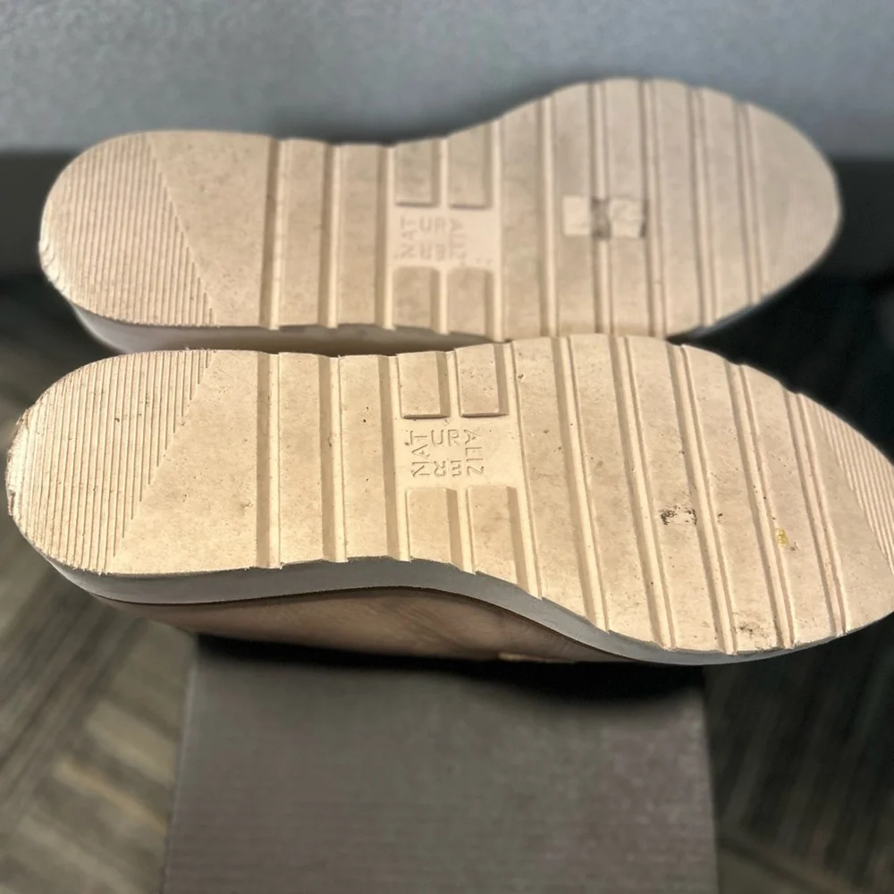 Naturalizer Tan Flats with Minimalist Design and Platform Sole - Picture 4 of 4